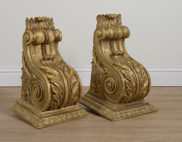 A PAIR OF GEORGE II STYLE GILT GESSO ACANTHUS SCROLL BRACKETS (2)