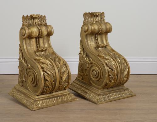 A PAIR OF GEORGE II STYLE GILT GESSO ACANTHUS SCROLL BRACKETS (2)