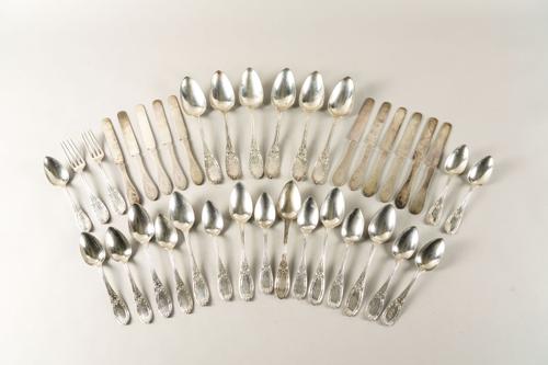 A GROUP OF TABLE FLATWARE (37)