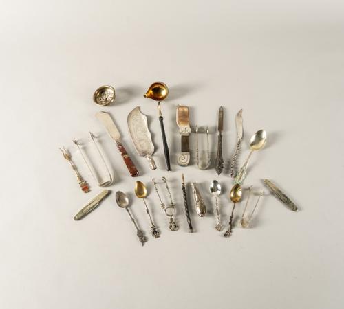 A GROUP OF FOREIGN AND PLATED WARES (QTY)