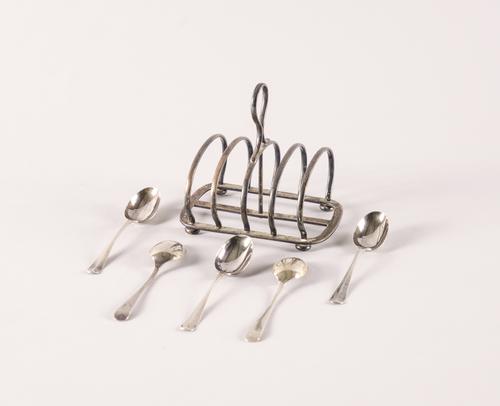 A SILVER TOASTRACK AND FIVE SILVER COFFEE SPOONS (6)