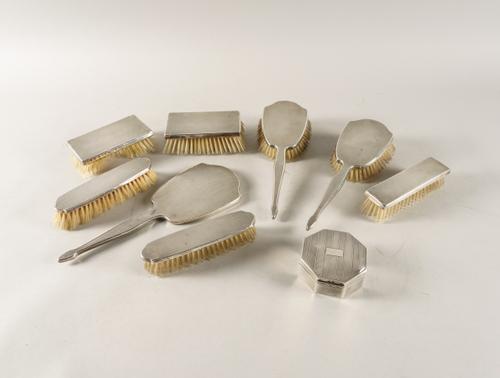 A GROUP OF SILVER MOUNTED DRESSING TABLE WARES (9)
