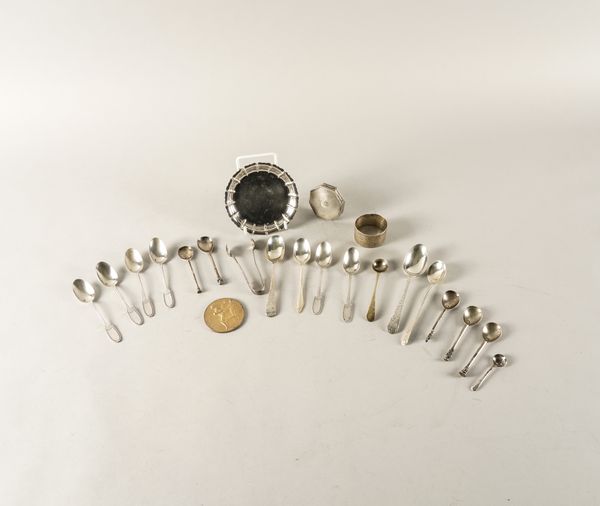 A GROUP OF SILVER AND FOREIGN WARES (22)