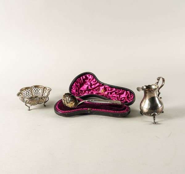 A SILVER SUGAR SIFTING SPOON AND TWO FURTHER ITEMS (3)