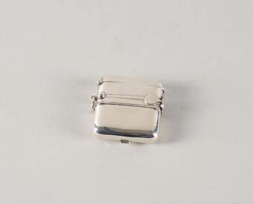 A SILVER SOVEREIGN AND HALF SOVEREIGN CUM VESTA CASE