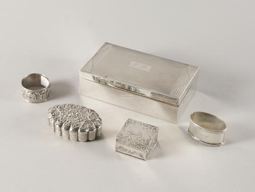 A GROUP OF SILVER AND FOREIGN WARES (5)