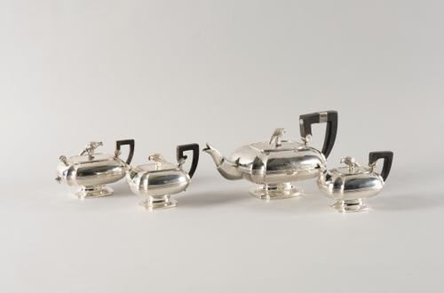 A GROUP OF GERMAN TEA WARES (4)