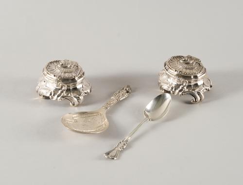 A GROUP OF SILVER AND FOREIGN WARES (4)