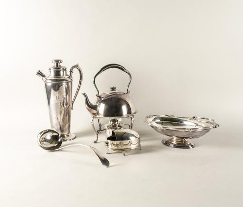 A GROUP OF PLATED WARES (7)