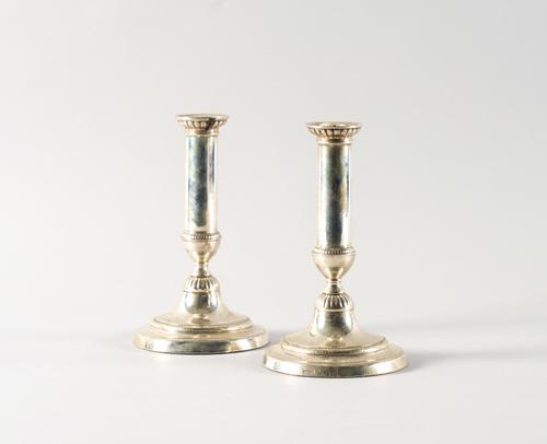 A PAIR OF GEORGE III SILVER TABLE CANDLESTICKS
