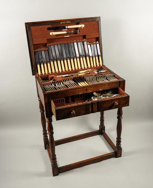 A PLATED PART CANTEEN OF TABLE FLATWARE