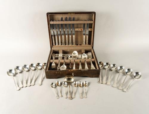 A SILVER PART CANTEEN OF TABLE FLATWARE