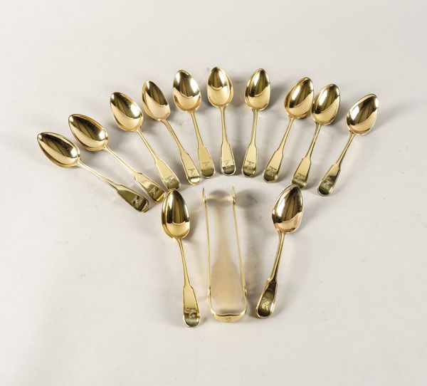 A GEORGE III SET OF TWELVE SILVER GILT TEASPOONS AND A MATCHING PAIR OF SUGAR TONGS (13)