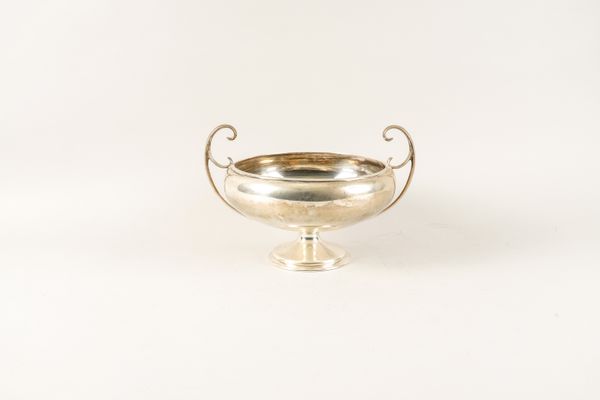 A SILVER TWIN HANDLED TABLE CENTRE BOWL