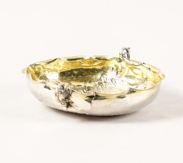 A PARCEL GILT SHAPED OVAL SILVER DISH