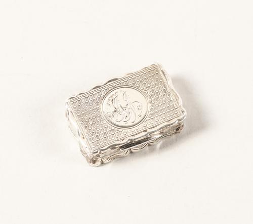 A LATE VICTORIAN SILVER VINAIGRETTE