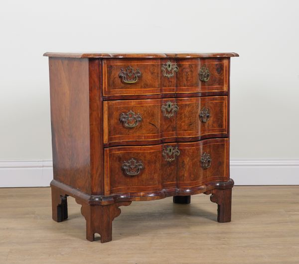 AN 18TH CENTURY DUTCH WALNUT SERPENTINE FRONTED THREE DRAWER COMMODE