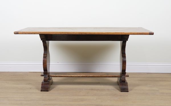 A 17TH CENTURY STYLE OAK DINING TABLE