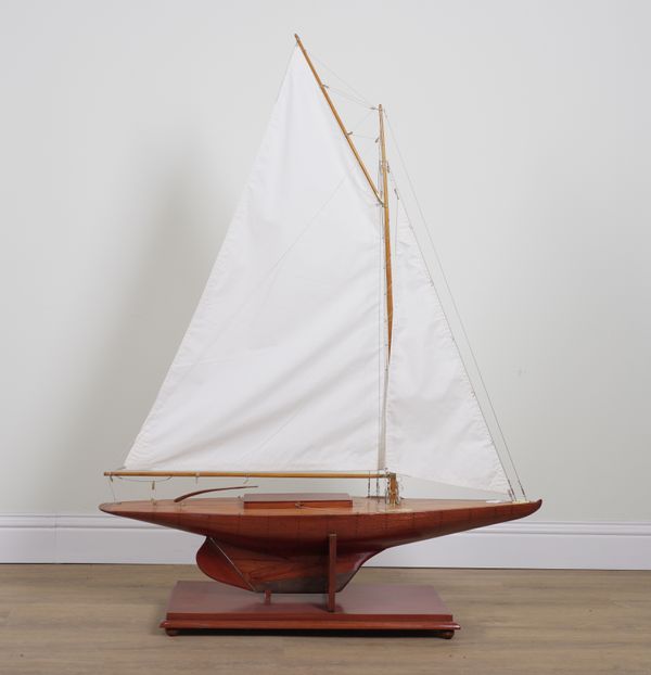 A FINE SCALE MODEL OF THE 19FT YACHT WINDWARD II, DESIGNED BY PERCY CROSSLEY