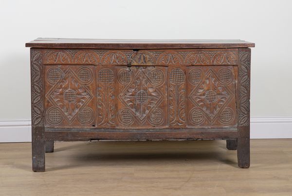 A 17TH CENTURY OAK COFFER