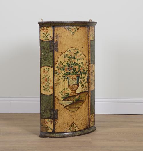 A MID-18TH CENTURY CHINOISERIE DECORATED HANGING CORNER CUPBOARD