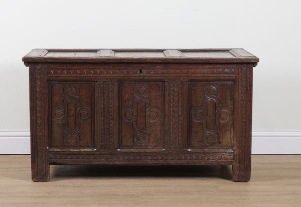 AN 18TH CENTURY OAK COFFER