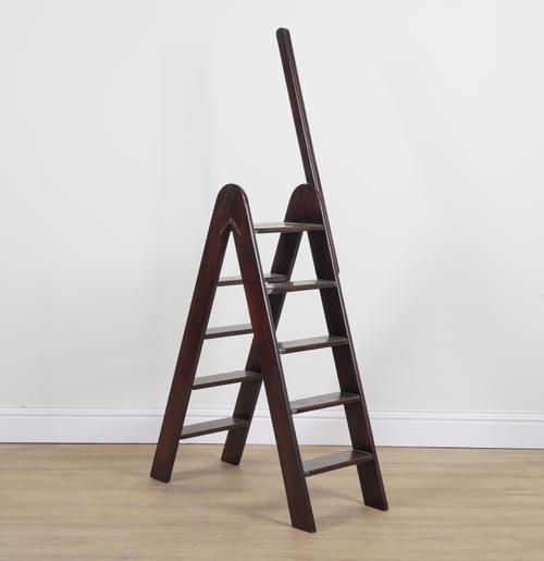 A SET OF EARLY 20TH CENTURY HARDWOOD FIVE RUNG LIBRARY STEPS