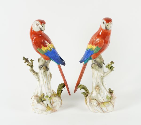 A LARGE PAIR OF MEISSEN PORCELAIN PARROTS (2)