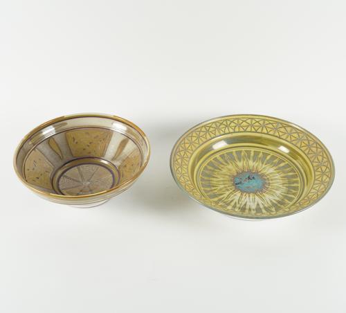 NICK CAIGER-SMITH ( BORN 1957) A TIN GLAZED LUSTRE BOWL (2)