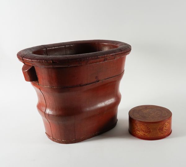 A CHINESE RED LACQUER BABY BATH (2)