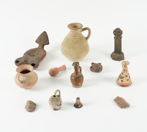 A GROUP OF CLASSICAL TERRACOTTA VESSELS (12)