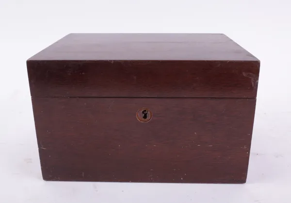 A TWENTIETH CENTURY MAHOGANY HUMIDOR