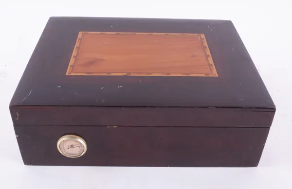 A TWENTIETH CENTURY SATINWOOD INLAID HARDWOOD HUMIDOR