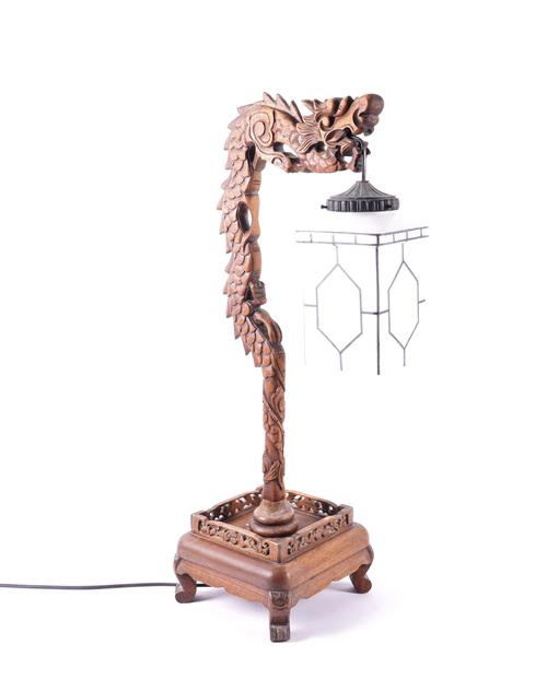 A CHINOISERIE STYLE CARVED SOFTWOOD ‘DRAGON’ TABLE LAMP
