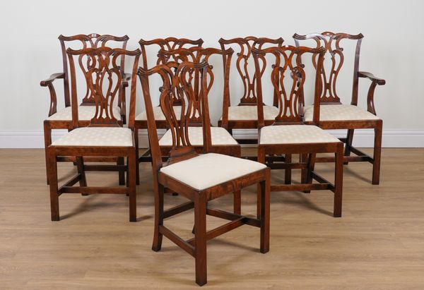 A SET OF EIGHT 18TH CENTURY STYLE MAHOGANY DINING CHAIRS (8)