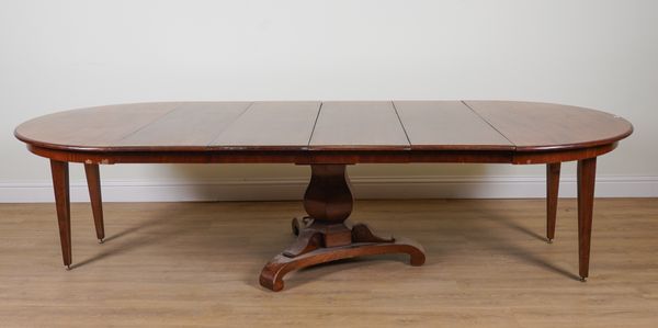 A FRENCH MAHOGANY EXTENDING CIRCULAR DINING TABLE