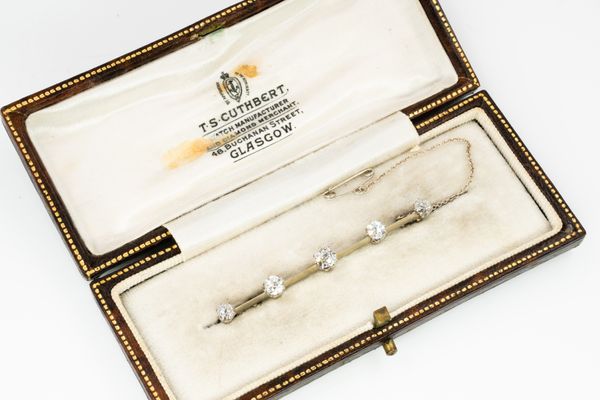 A DIAMOND FIVE STONE BAR BROOCH (2)