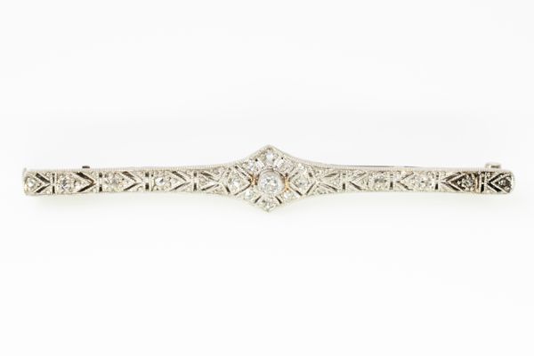 A DIAMOND BAR BROOCH