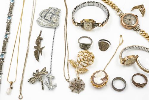 A GROUP OF JEWELLERY, WATCHES AND SILVER (QTY)