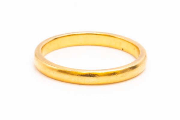 A 22CT GOLD PLAIN WEDDING RING