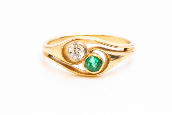 A GOLD, EMERALD AND DIAMOND TWO STONE RING