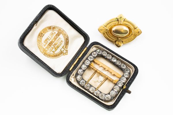 A VICTORIAN GOLD BROOCH AND A COLOURLESS PASTE SET BUCKLE (2)