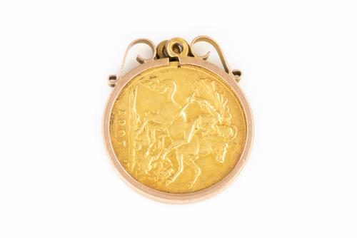 AN EDWARD VII HALF SOVEREIGN