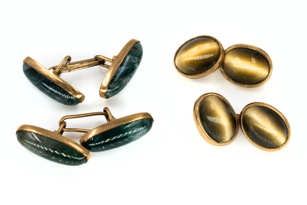 A PAIR OF GOLD MOUNTED MOSS AGATE CUFFLINKS AND A PAIR OF GOLD MOUNTED TIGER'S EYE CUFFLINKS (2)