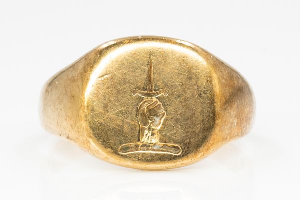 A 9CT GOLD SIGNET RING