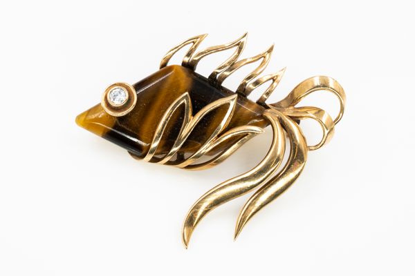 A GOLD, TIGER'S EYE AND DIAMOND BROOCH