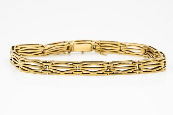 A FRENCH GOLD BRACELET