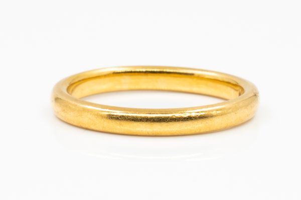 A 22CT GOLD PLAIN WEDDING RING