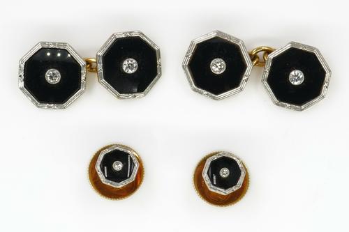 A PAIR OF GOLD AND PLATINUM, BLACK ONYX AND DIAMOND DRESS CUFFLINKS AND A PAIR OF MATCHING STUDS (2)