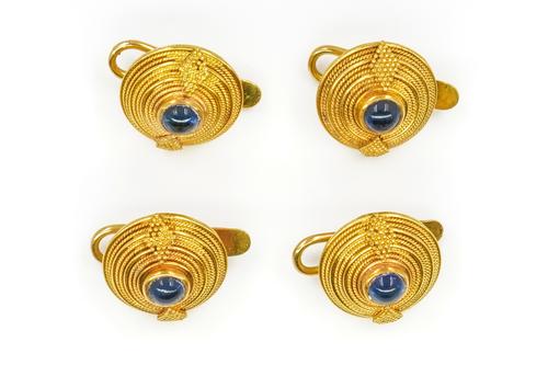 A SET OF FOUR GOLD AND CABOCHON SAPPHIRE DRESS BUTTONS (4)